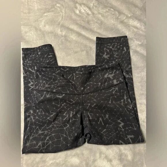 Lululemon leggings Cropped Black Triangle Web Print Black/Grey Womens Size 6 - Picture 3 of 6
